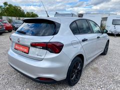 Fahrzeugabbildung Fiat Tipo 1.4 Street AAC SHZ PDC GRA 5 - TÜRER ZV USB