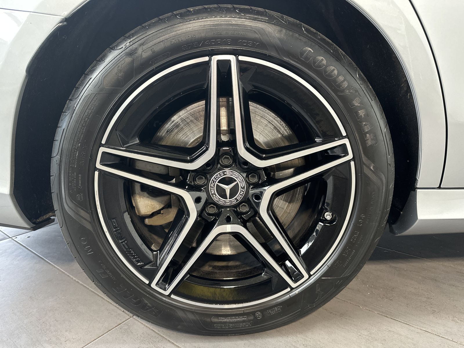 Fahrzeugabbildung Mercedes-Benz E 300de T AMG-Line NAV+LED+PANO+BURMESTER+DISTRO