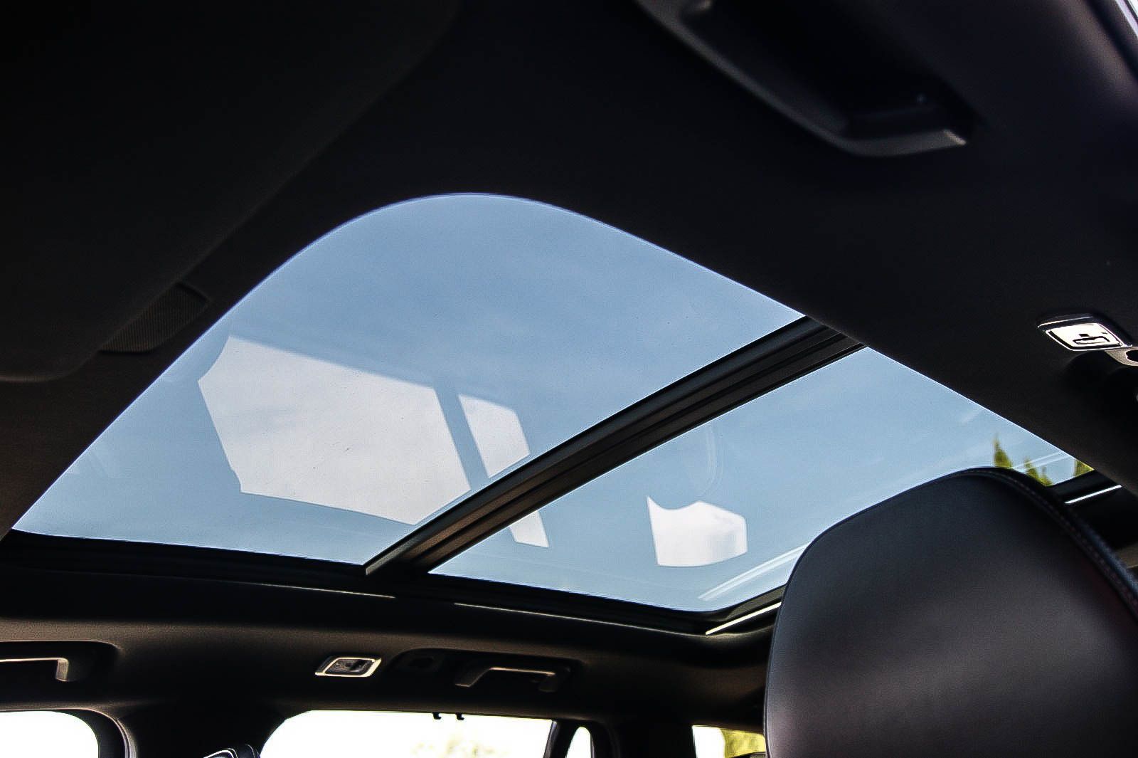 Fahrzeugabbildung Volvo XC90 T8 Hybrid R-DESIGN AWD 22-ZOLL STANDHEIZUNG