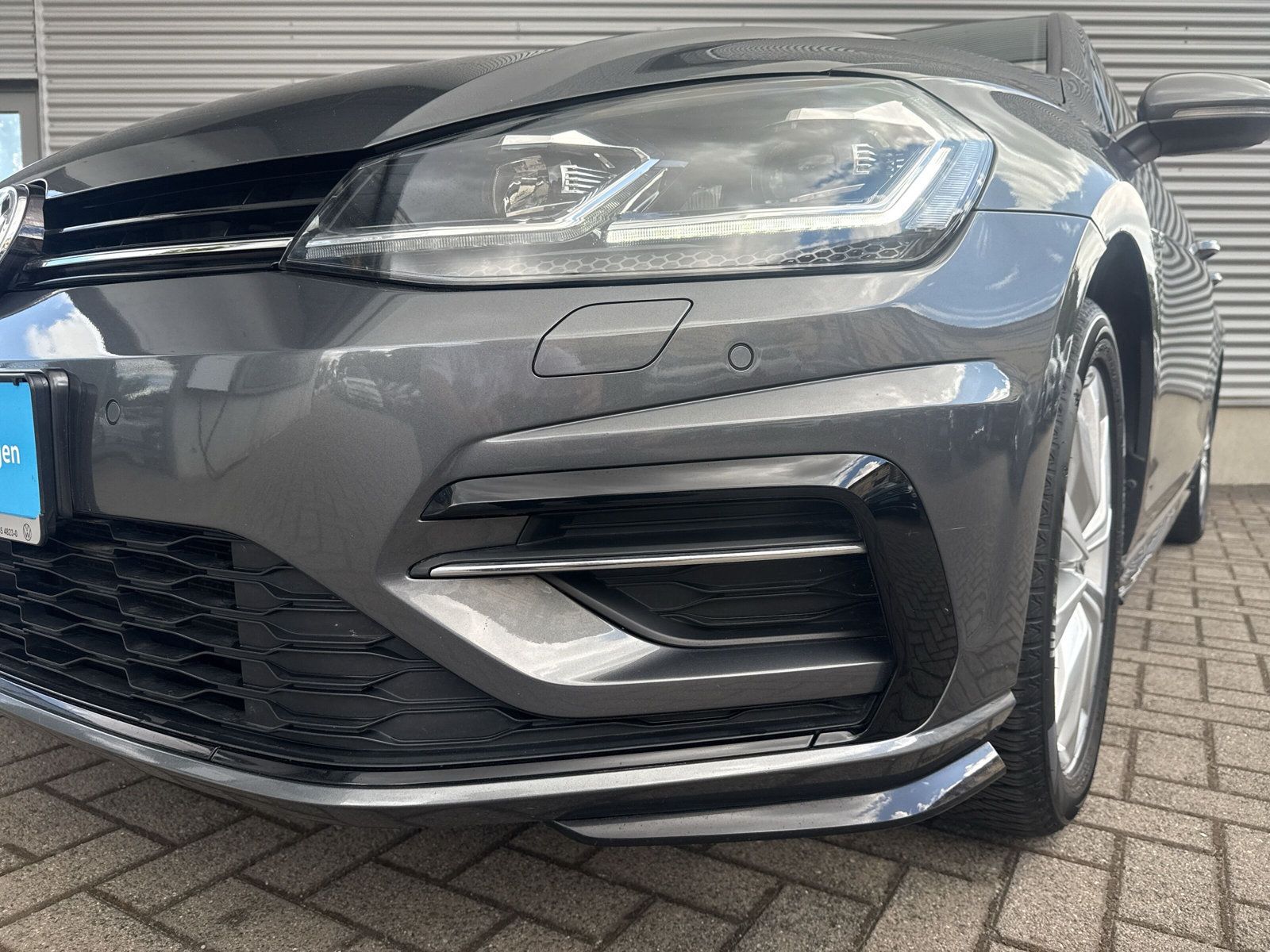 Fahrzeugabbildung Volkswagen Golf VII 1.5 TSI DSG R-Line LED NAVI SHZ ACC