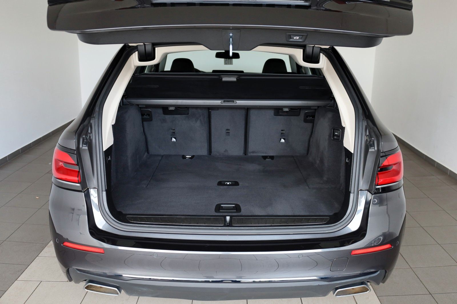 Fahrzeugabbildung BMW 520d xDrive Touring Leder,Navi,LED,Standheizung
