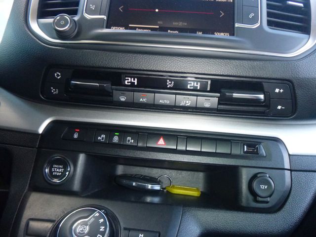 Fahrzeugabbildung Opel Zafira Life 2.0 D Tourer M L2 >AUT/AHK/Tisch<