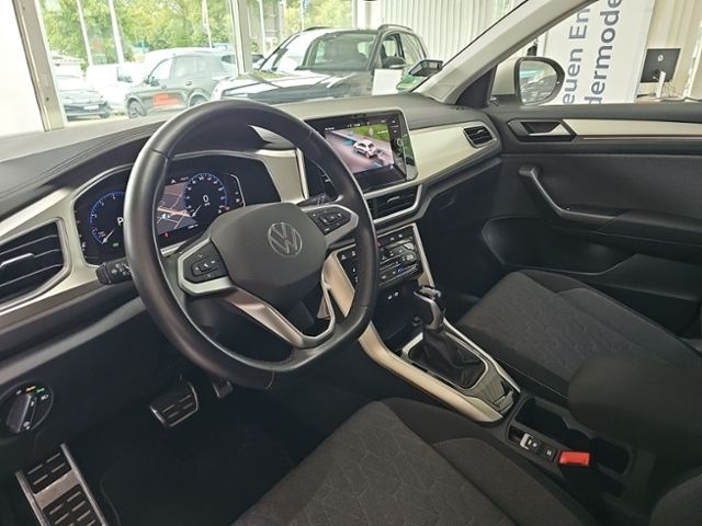 Fahrzeugabbildung Volkswagen T-Roc 1.5 TSI DSG Move AHK NAVI RFK SHZ