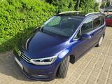 Volkswagen Touran 2.0 TDI SCR 140kW DSG Highline BMT Hi... - VW Touran Gebrauchtwagen in Freiburg