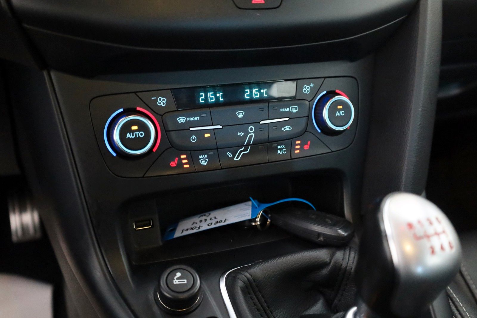 Fahrzeugabbildung Ford Focus Turnier ST Leder,Navi,Xenon,SH,PDC,SR+WR