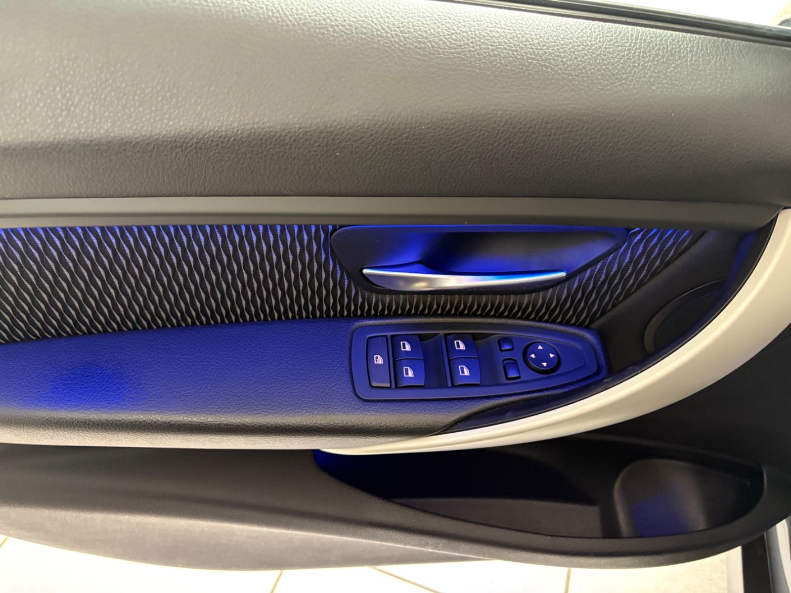 Fahrzeugabbildung BMW 325 d Lim. F30 *NAVIGATION*AMBIENTE*