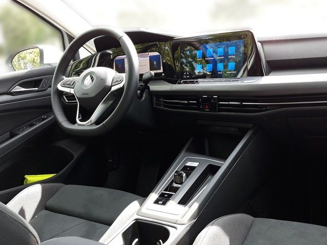 Fahrzeugabbildung Volkswagen Golf VIII 2.0TDI DSG Style NAVI+ACC+PARKLNK+AHK+