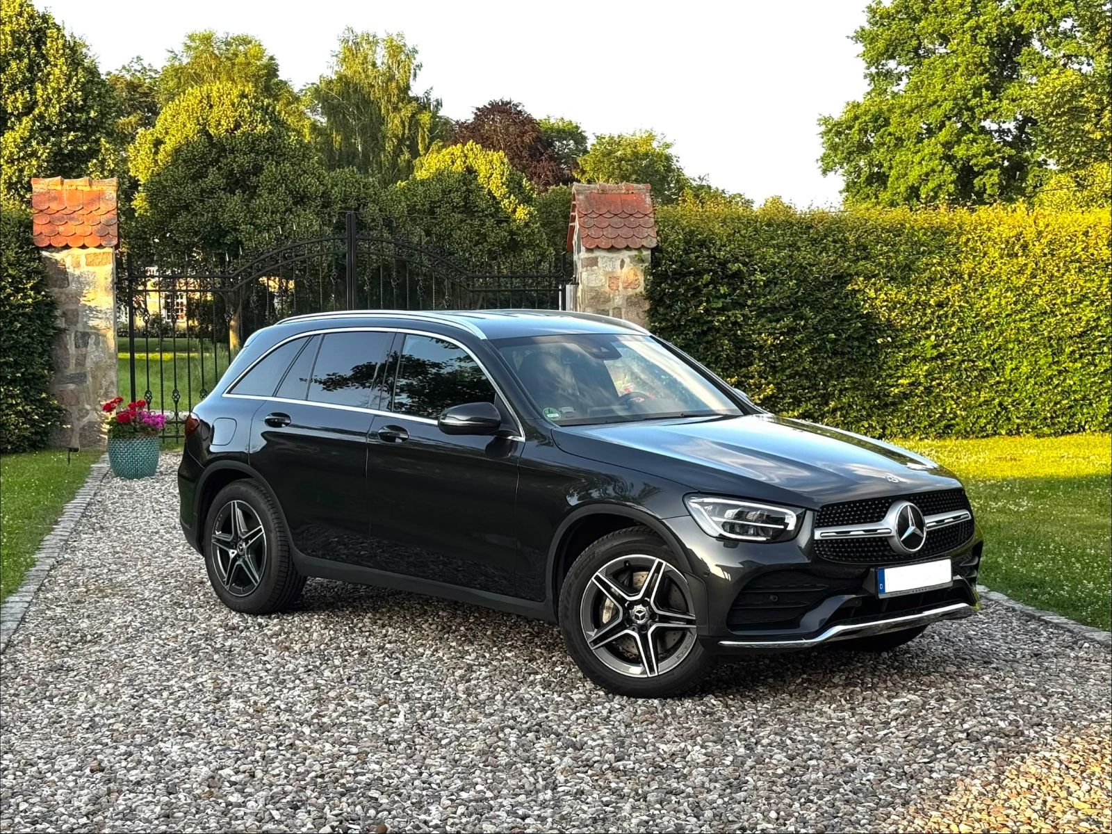 MERCEDES-BENZ GLC 220d 4MATIC AMG-Line NAVI LEDER LED MBUX APP