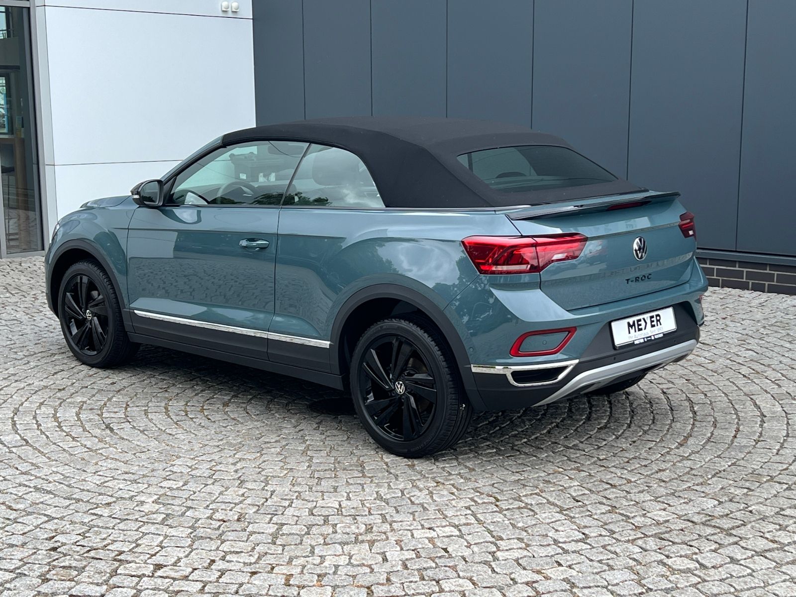 Fahrzeugabbildung Volkswagen T-Roc Cabriolet 1.5 TSI DSG *AHK, LED, Black Sty