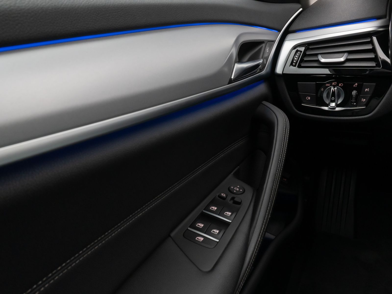 Fahrzeugabbildung BMW 530d xD Kamera Laser HUD DAB 4xKlima AHK Sport