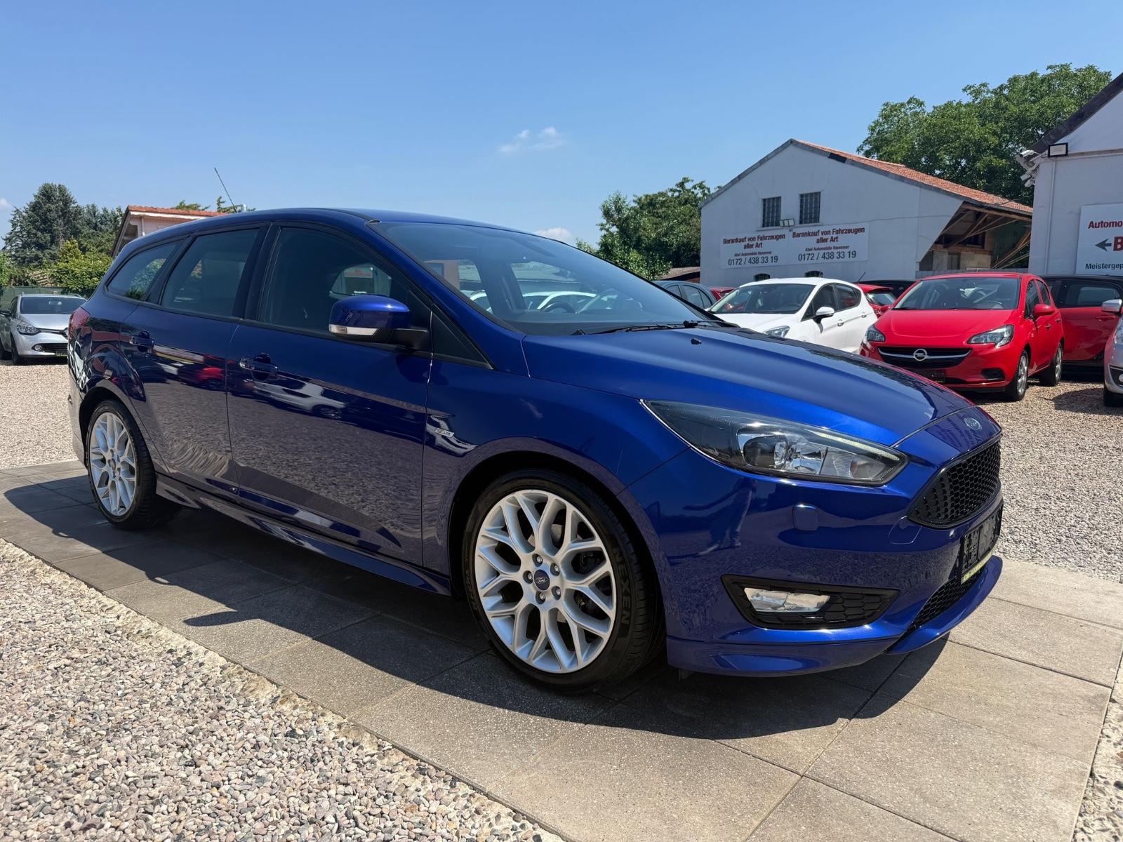 Ford Focus Turnier ST-Line Automatik! AHK!