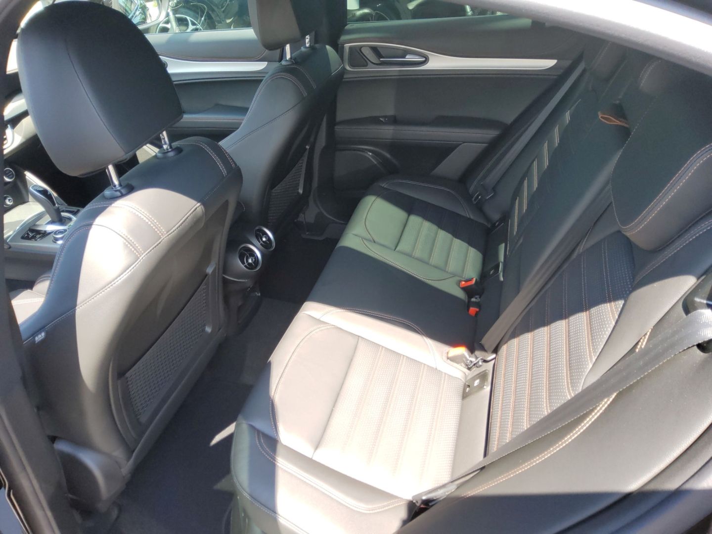 Fahrzeugabbildung Alfa Romeo Stelvio Intensa Sondermodell, Navi, 360°, 1,99%