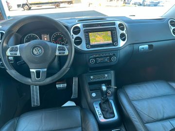 Volkswagen Tiguan - 1