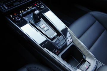 Porsche 992 Coupé*Schiebedach,Kamera,Sitzheizung,U-Frei*