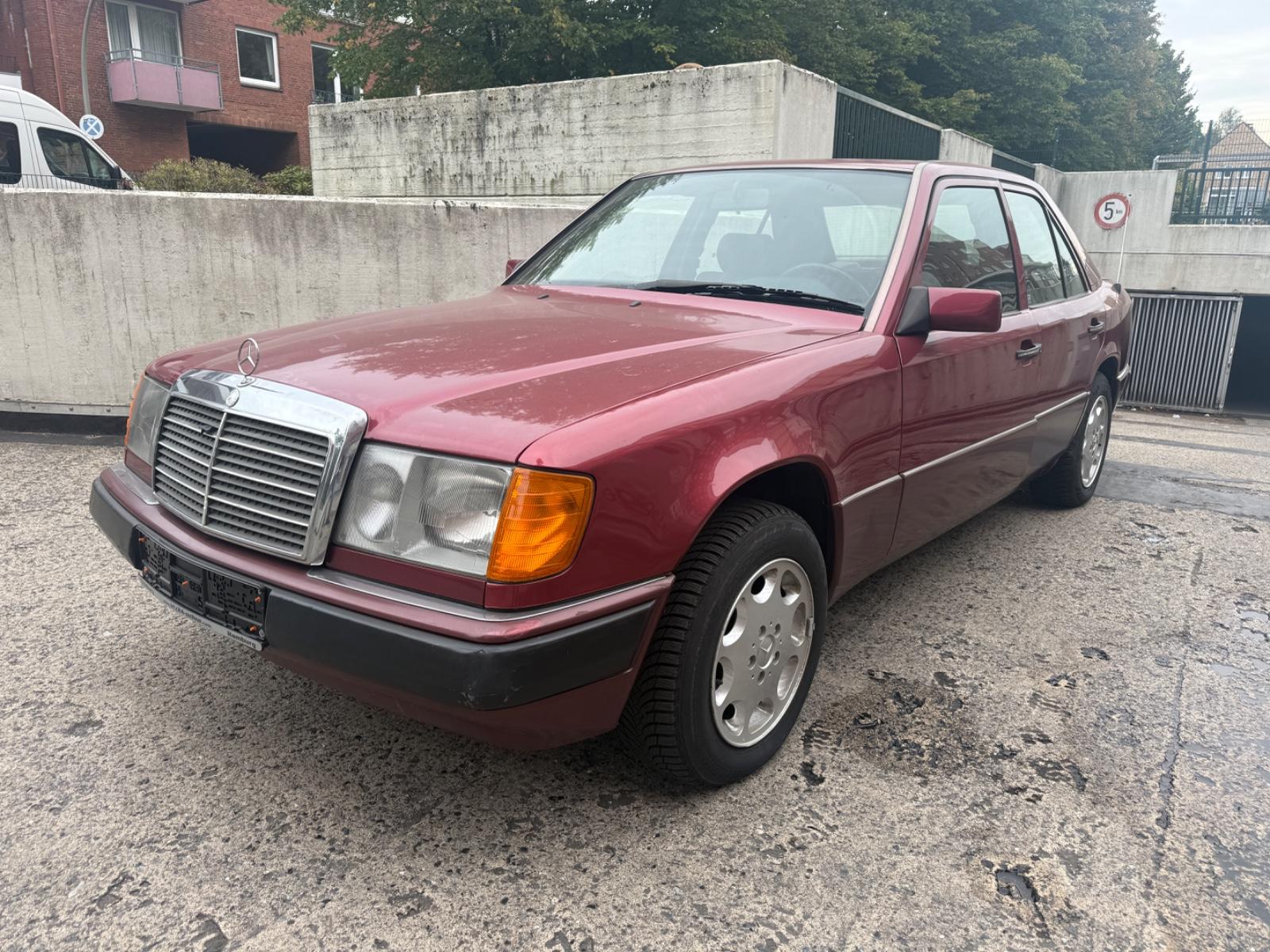 Mercedes-Benz 230