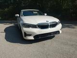 BMW 330i Gepflegtes Nichtraucherfahrzeug - weiße BMW 330