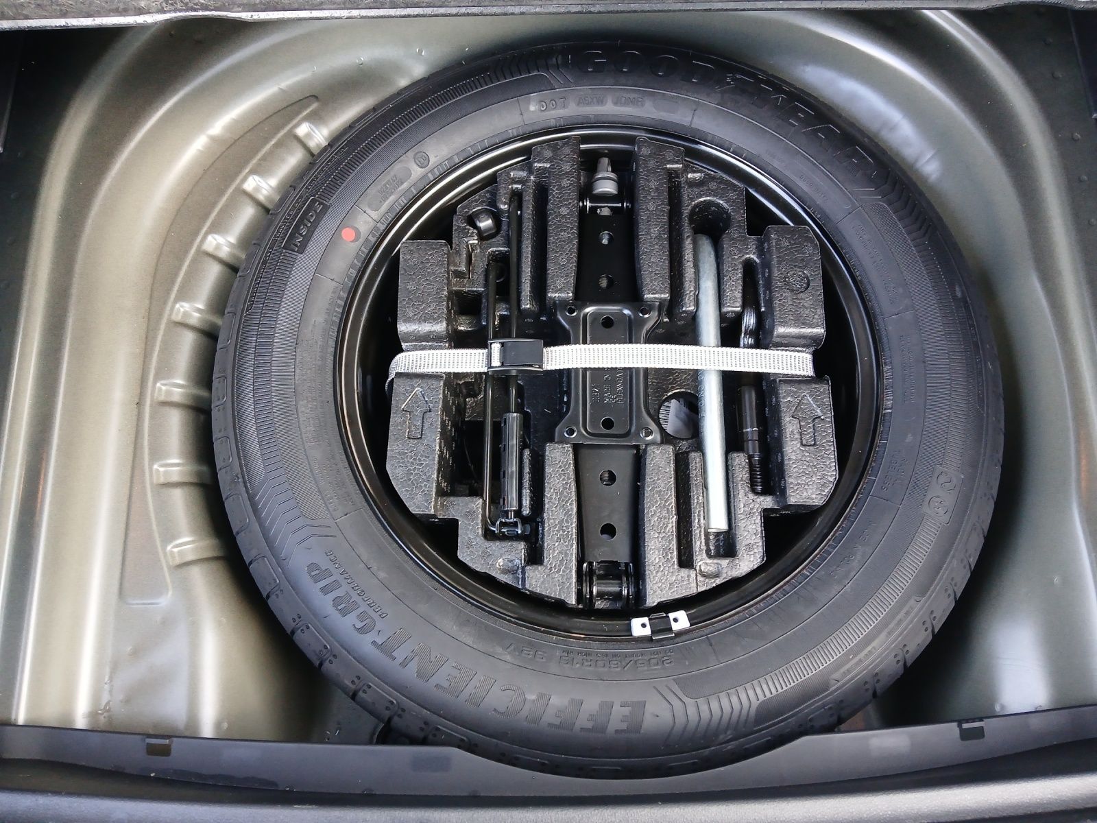 Fahrzeugabbildung SKODA Octavia Combi TSI Ambition LED Navi PDC SH LM