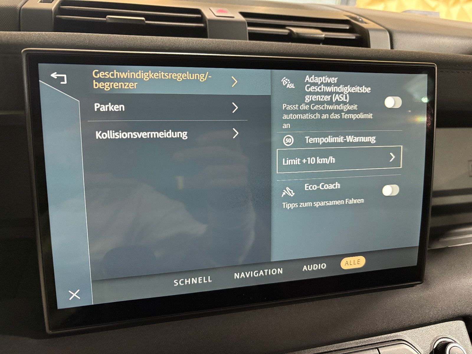 Fahrzeugabbildung Land Rover Defender 90 X-Dynamic S/360°/SOUND/APPLE/NAVI/
