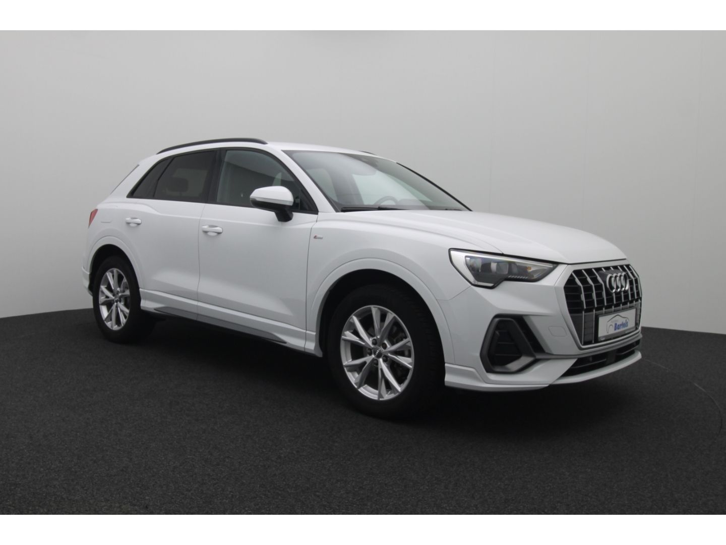 Fahrzeugabbildung Audi Q3 35 TFSI S line Digi Cockpit AHK 3-Zonen-Klima