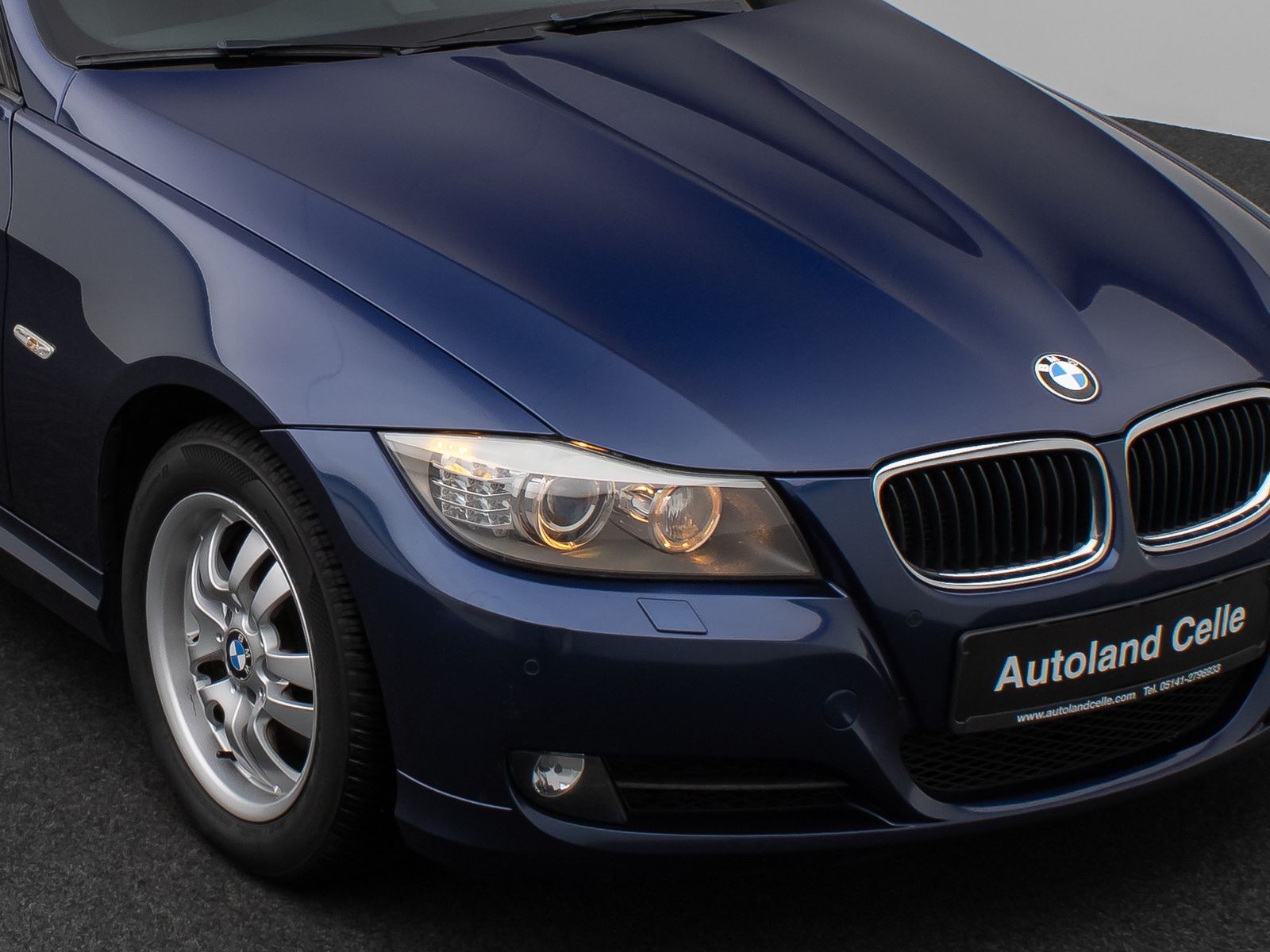 Fahrzeugabbildung BMW 320d PDC Navi Xenon Fernlichtassist Komfort AHK