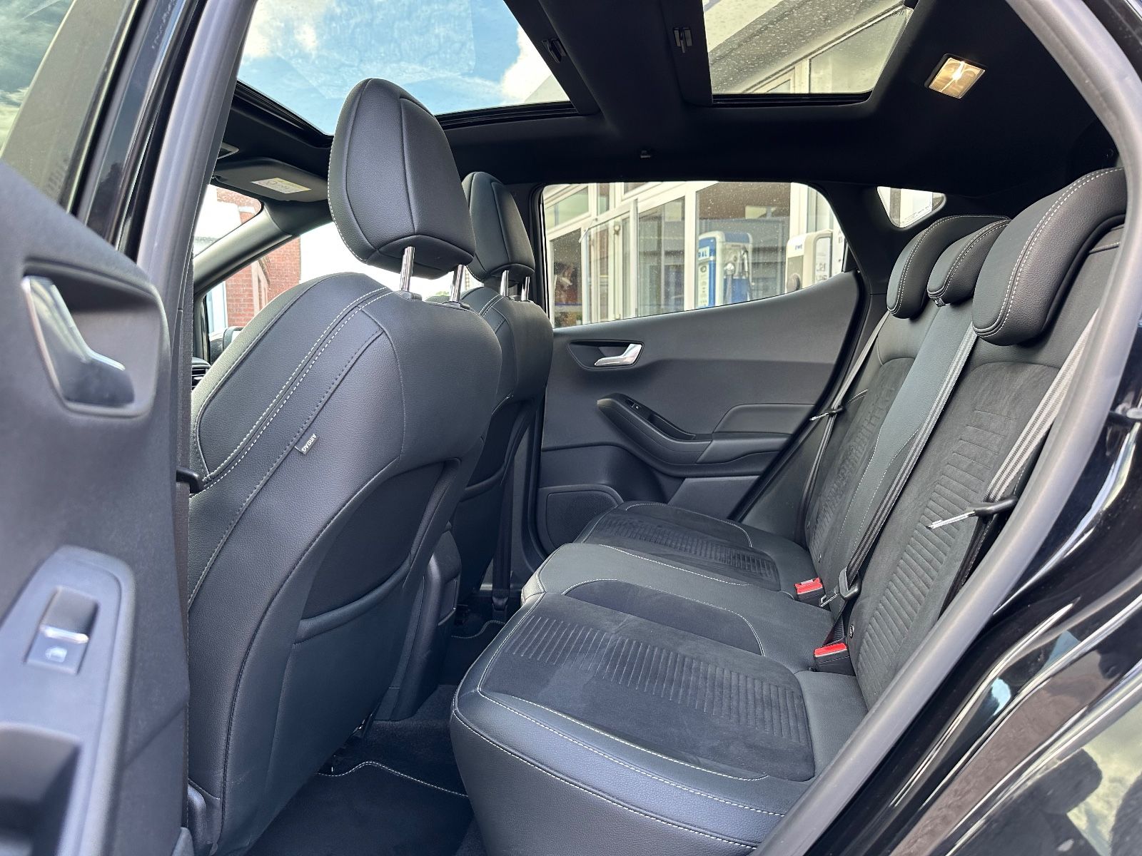 Fahrzeugabbildung Ford Fiesta 1.5 EB ST Leder-Exclusiv/Pano/LED