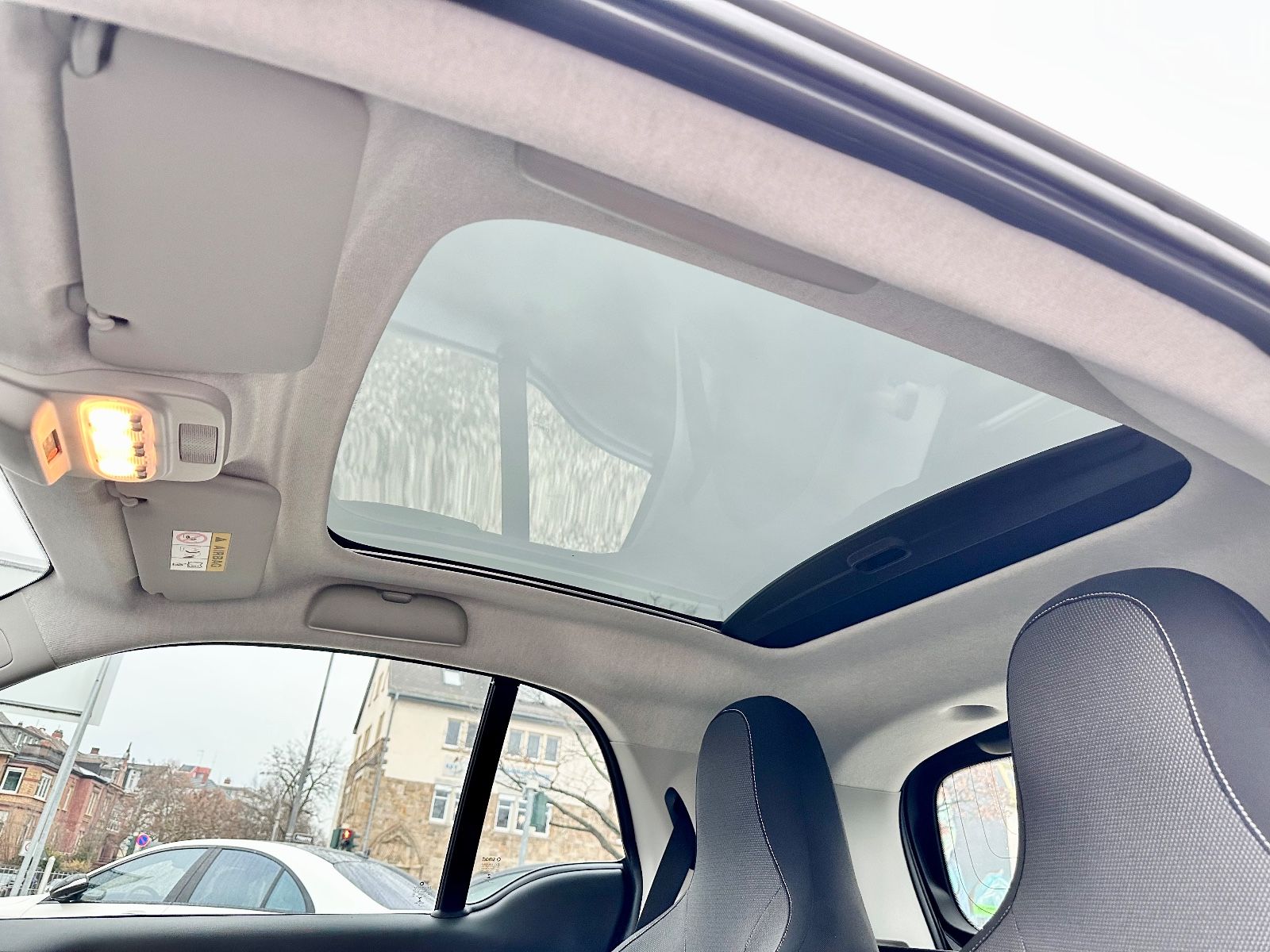 Fahrzeugabbildung Smart ForTwo Coupe EQ /LED/PDC/Kamera/Pano/CarPlay