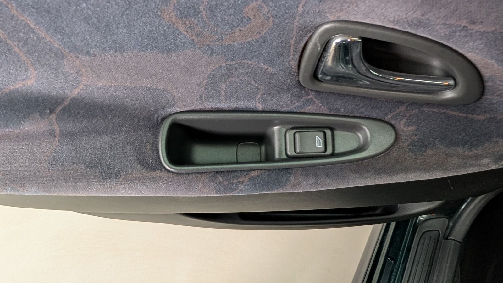 Fahrzeugabbildung Volvo V40 2.0T