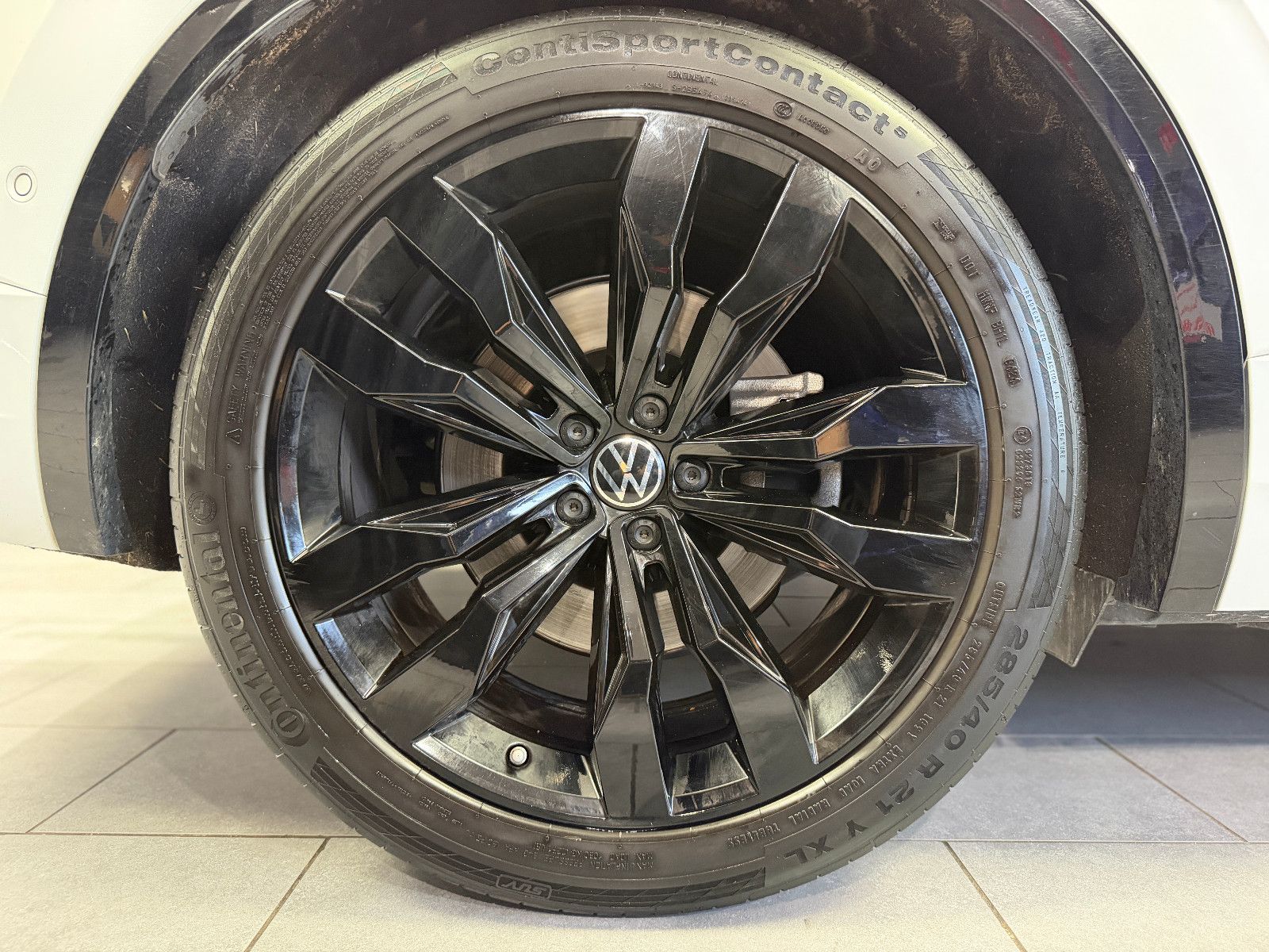Fahrzeugabbildung Volkswagen Touareg R-Line 4Motion|PANO|NIGHT|LAST EDITION|