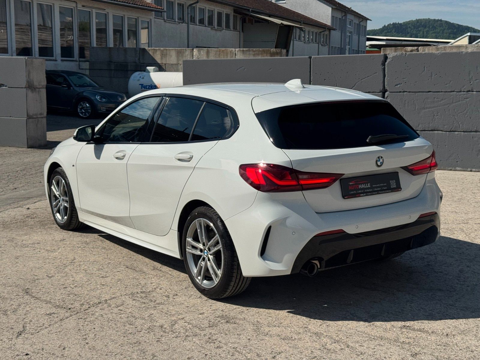 Fahrzeugabbildung BMW 118i F40 M Sport LED PDC Temp HiFi Navi LCProf.