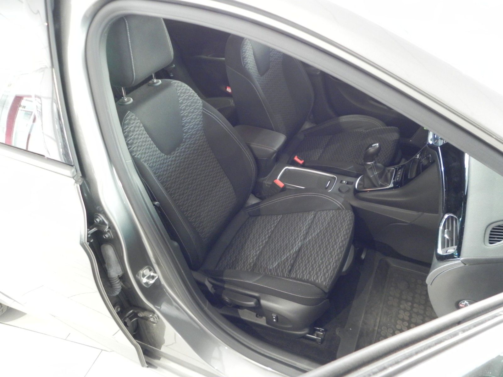 Fahrzeugabbildung Opel Astra ST 1.6D DYNAMIC NAVI/KAMERA/SHZ/ALU/PDC