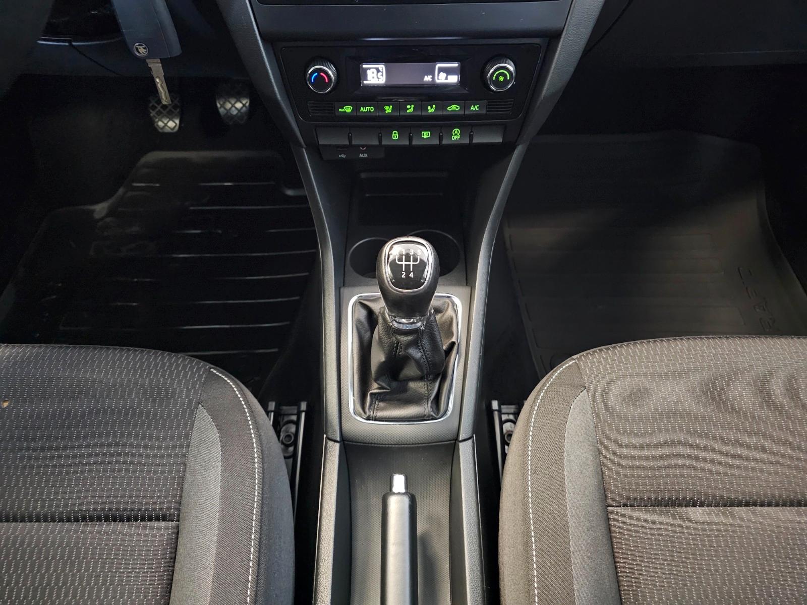 Skoda Rapid 2015 — photo 16