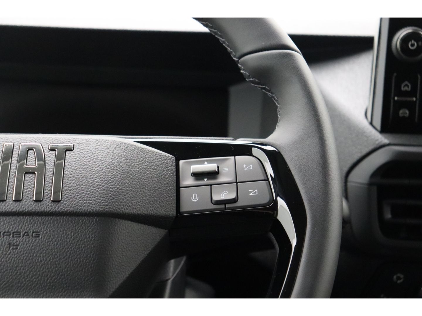 Fahrzeugabbildung Fiat Scudo L2 Multicab Basis Digitales Cockpit AHK