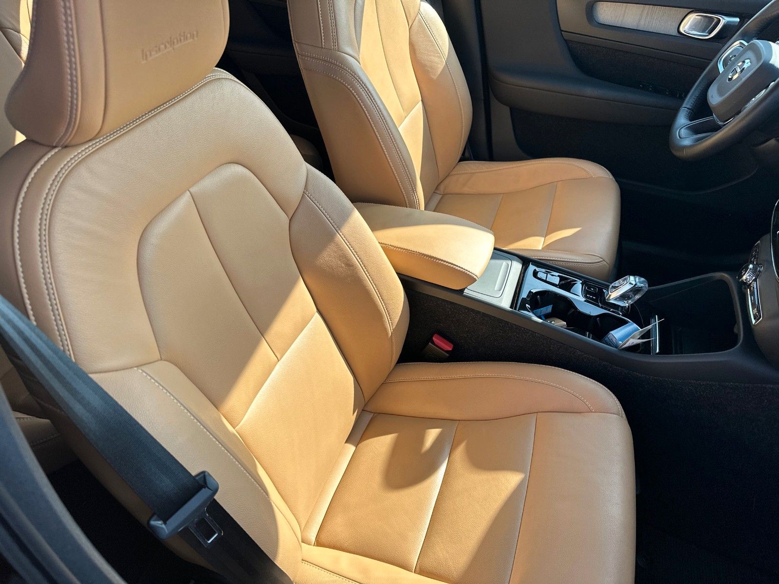 Fahrzeugabbildung Volvo XC40 Inscription 2WD, AHK, Frontscheibe heizbar