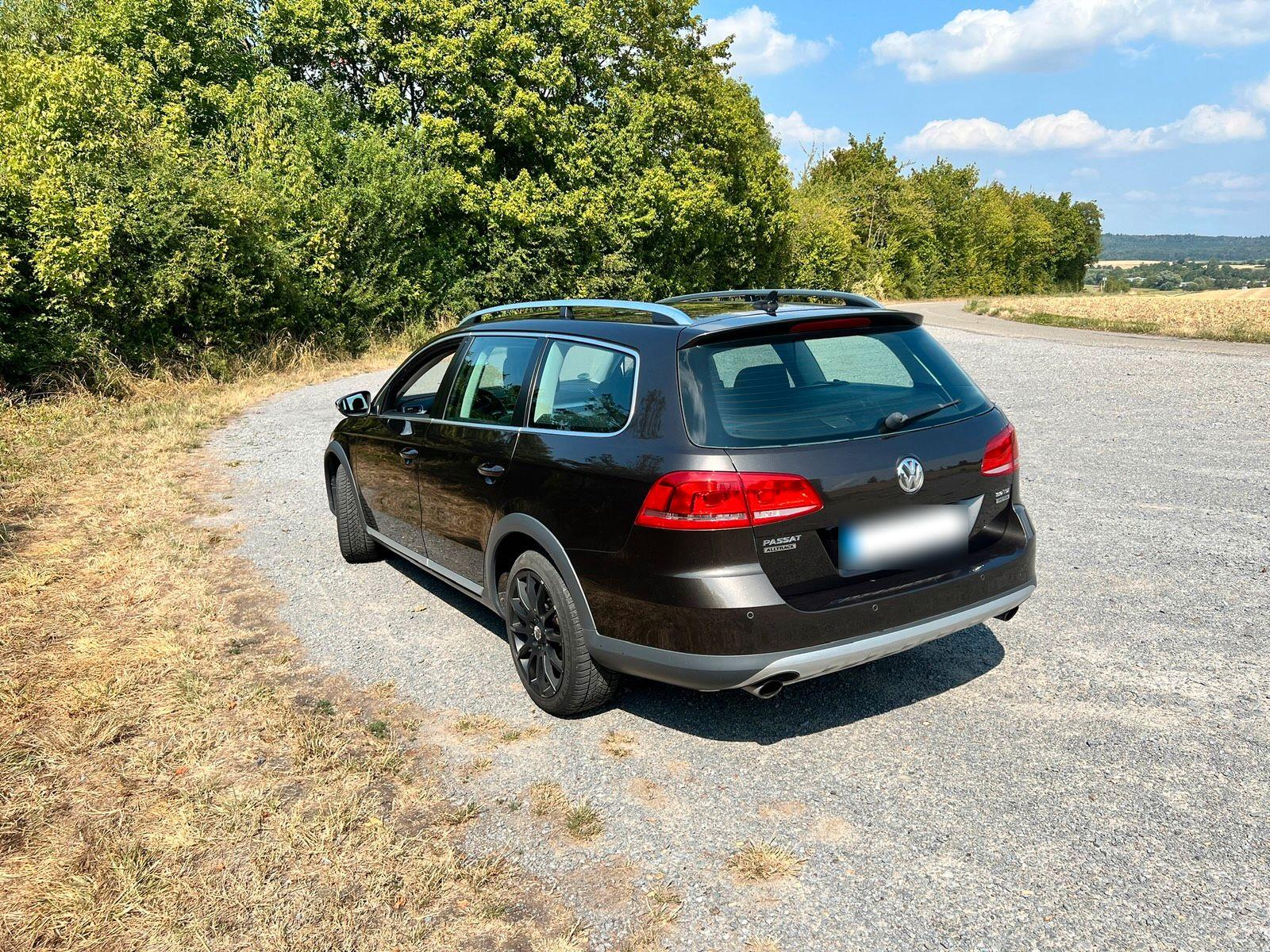 Volkswagen Passat Alltrack 2014 — rear view