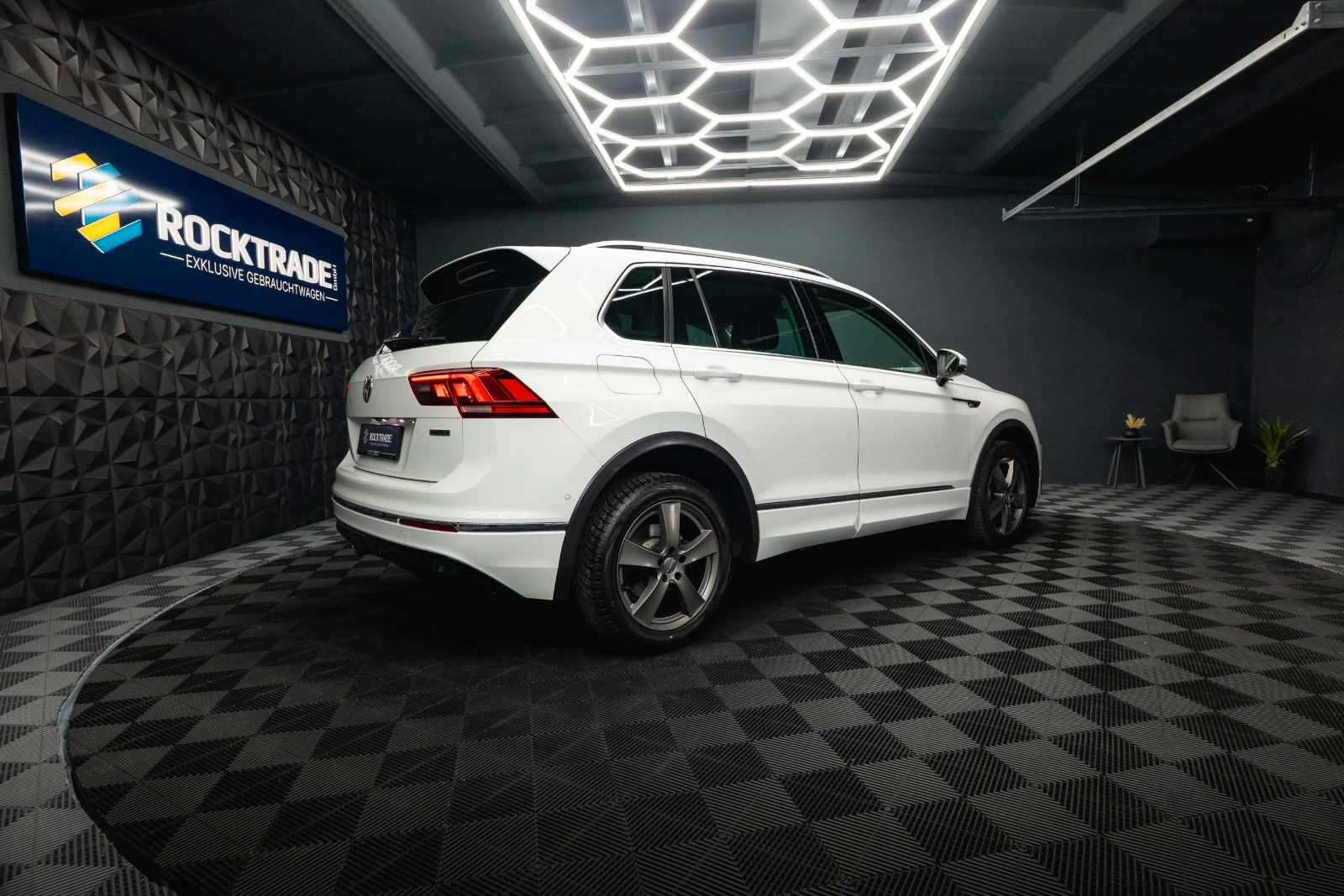 Fahrzeugabbildung Volkswagen Tiguan Comfortline R-Line+ 4Motion *LED*ACC*DAB*