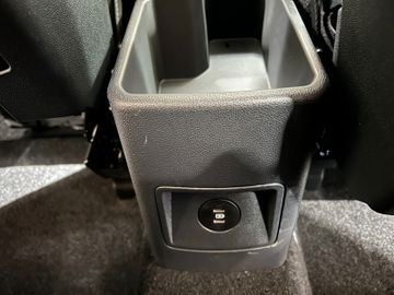 Ford Tourneo Courier Titanium Automatik AHK