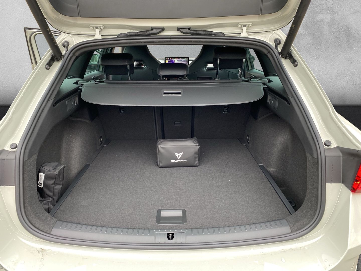 Fahrzeugabbildung CUPRA Leon Sportstourer VZ 4Drive*NAVI*MATRIX*CAM*SHZ*