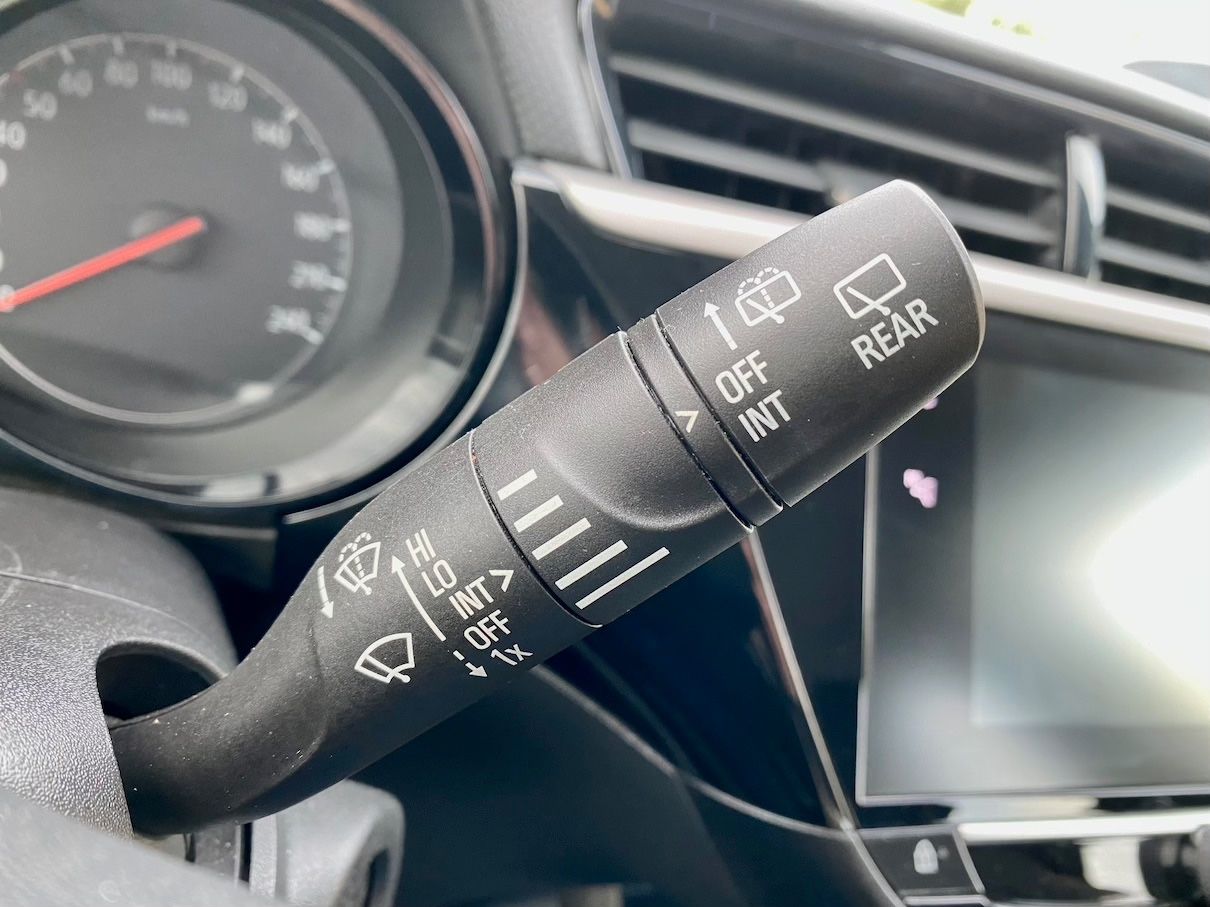 Fahrzeugabbildung Opel Corsa 1.2 Edition KLIMA NAVI GZJR SHZ PDC DAB+