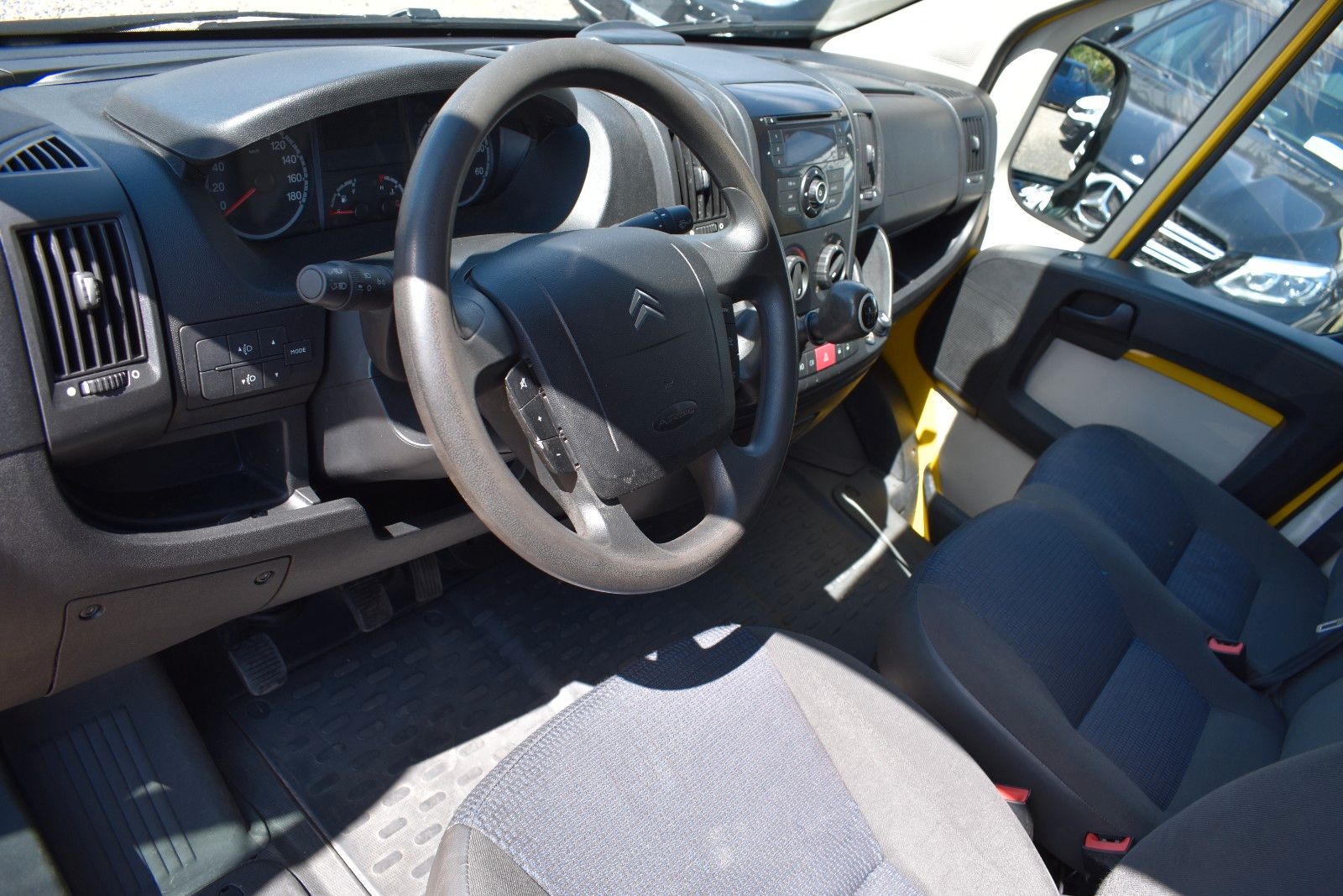 Fahrzeugabbildung Citroën Jumper Cabine Approfondie 7Sitz/Schiebetür