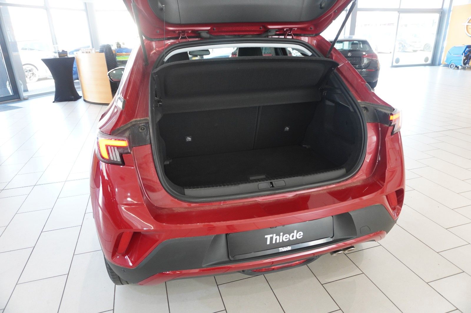 Fahrzeugabbildung Opel Mokka 1.2T ELEGANCE NAVI/LED/KAMERA/SH/SPORT/DAB