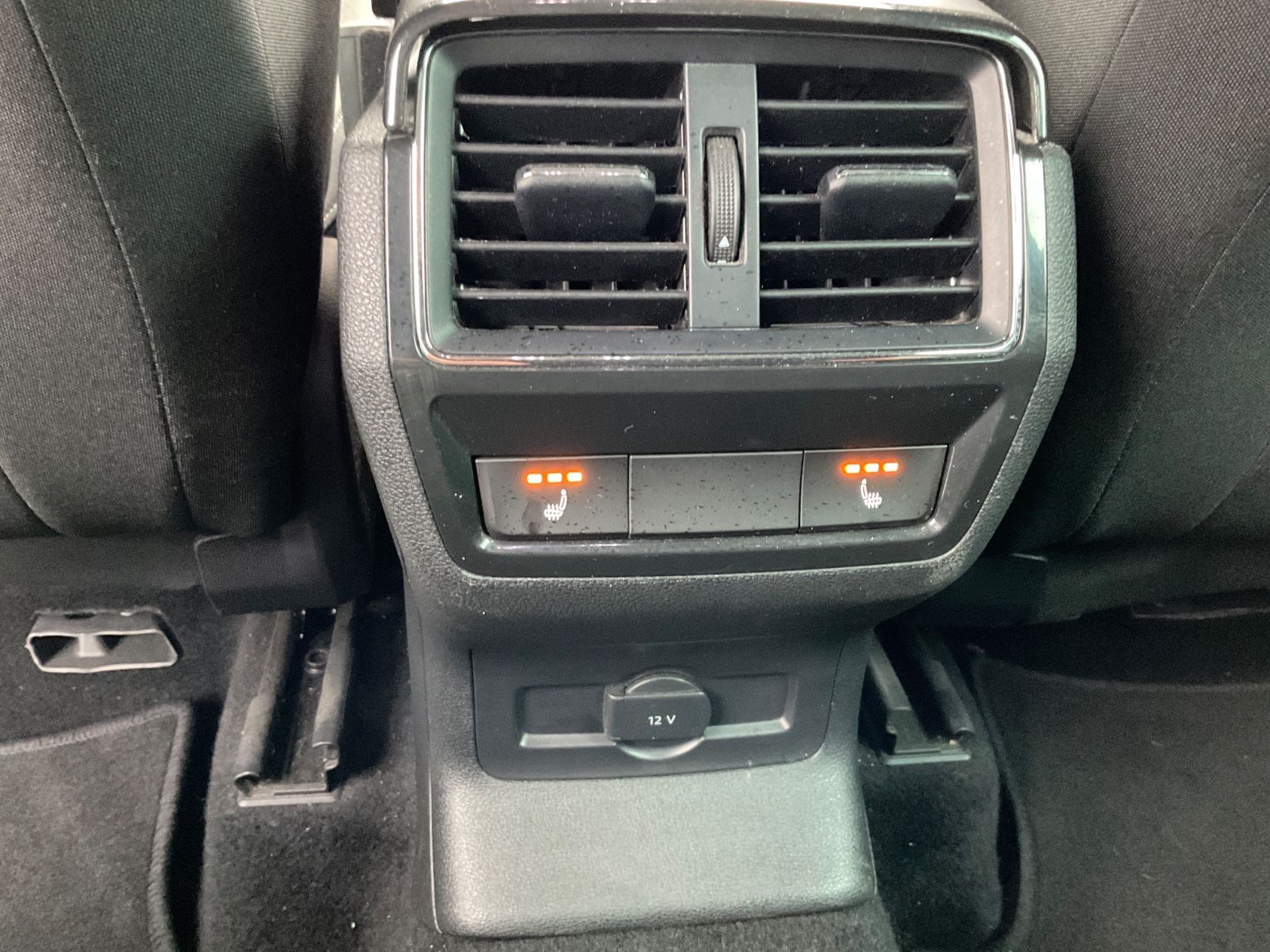 Fahrzeugabbildung SKODA Karoq 1.5l TSI DSG Selection,Kamera,Navi,ACC