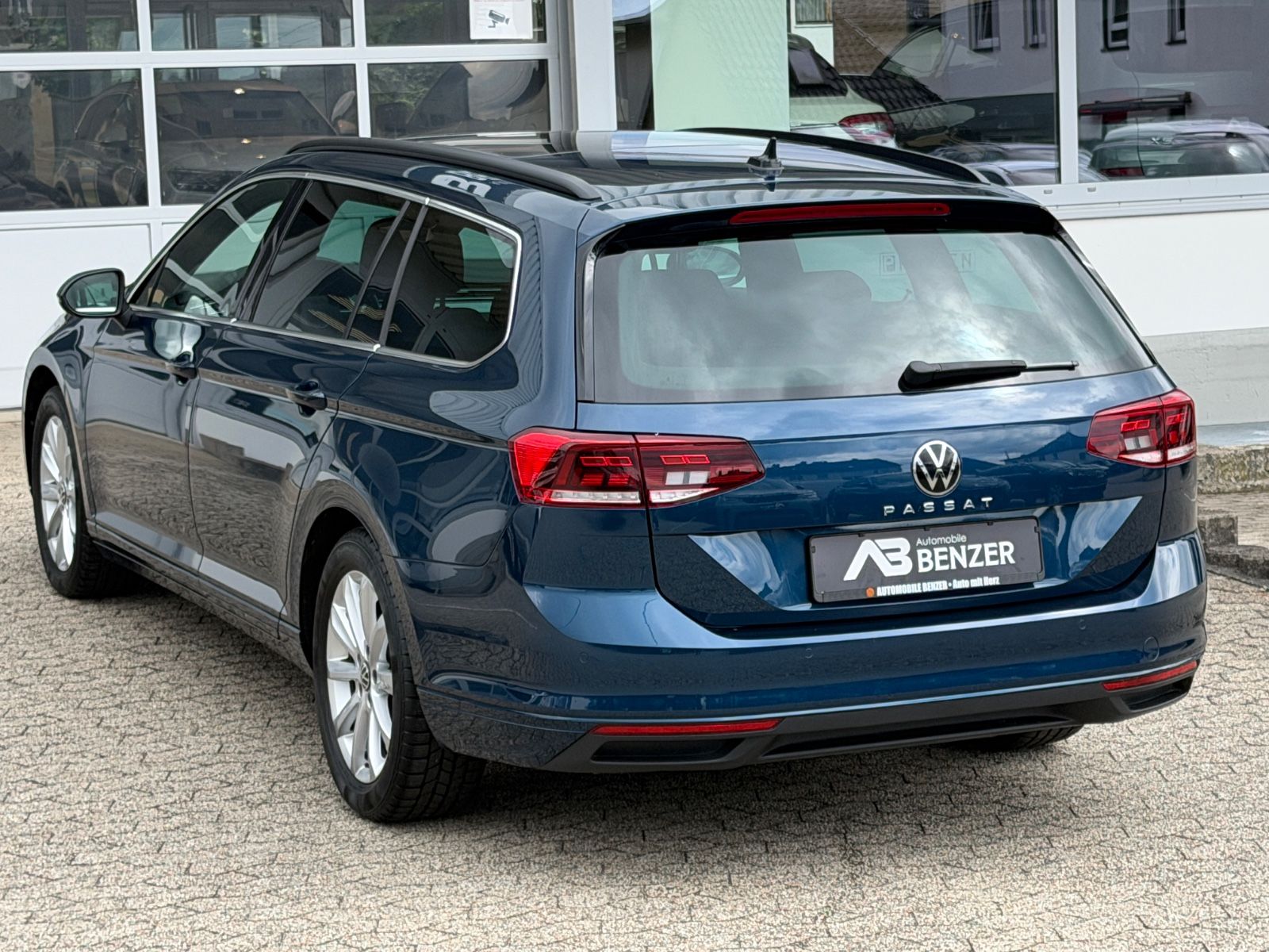 Fahrzeugabbildung Volkswagen Passat Business/AHK/Pano/LED/R-Cam/CarPlay/NAVI
