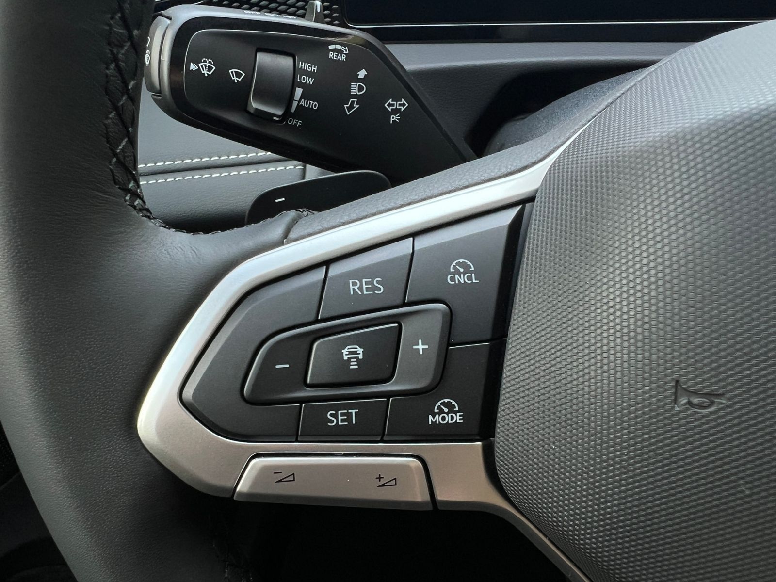 Fahrzeugabbildung Volkswagen Tiguan  ENERGY 2.0 TDI DSG *AHK, Navi, Travel As