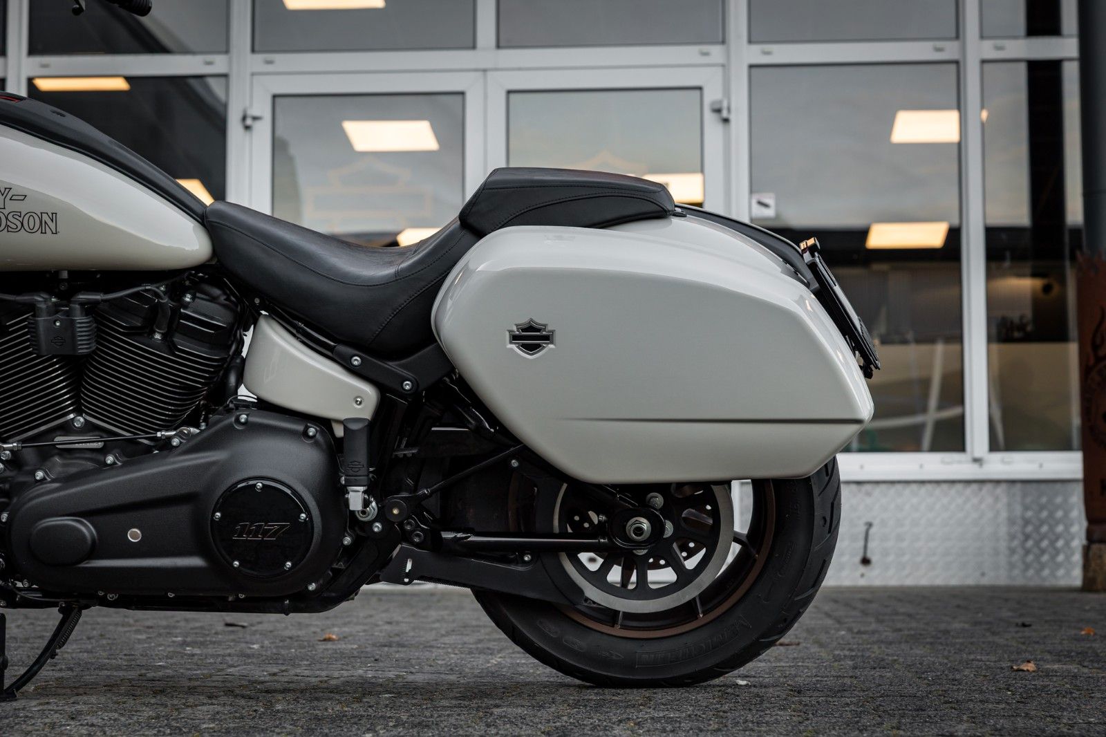 Fahrzeugabbildung Harley-Davidson FXLRS LOW RIDER S 117 CUI - JEKILL&HYDE -