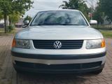 Volkswagen Passat 1.6 Auto Basis - Volkswagen Passat aus 1997