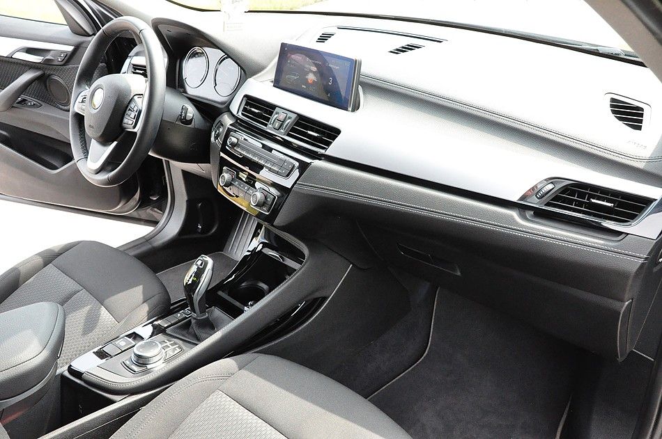 BMW X2 sDrive 18 d RFK Navi DAB Shadow-Line foto 16