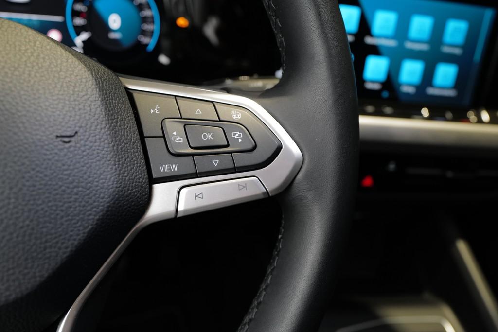 Volkswagen Golf VIII 1.0eTSI DSG Life StdHz Navi ACC Led, миниатюра 13
