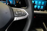 Volkswagen Golf VIII 1.0eTSI DSG Life StdHz Navi ACC Led