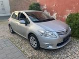 Toyota Auris 1,33-l-Dual-VVT-i - - Toyota Auris aus 2011 mit Benzin-Antrieb