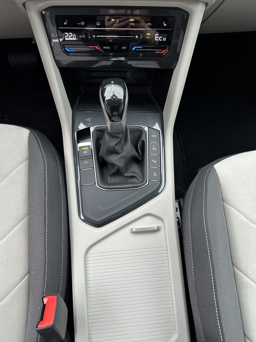 Fahrzeugabbildung Volkswagen Tiguan Elegance eHybrid NAV+LED+HEADUP+KAMERA+PP